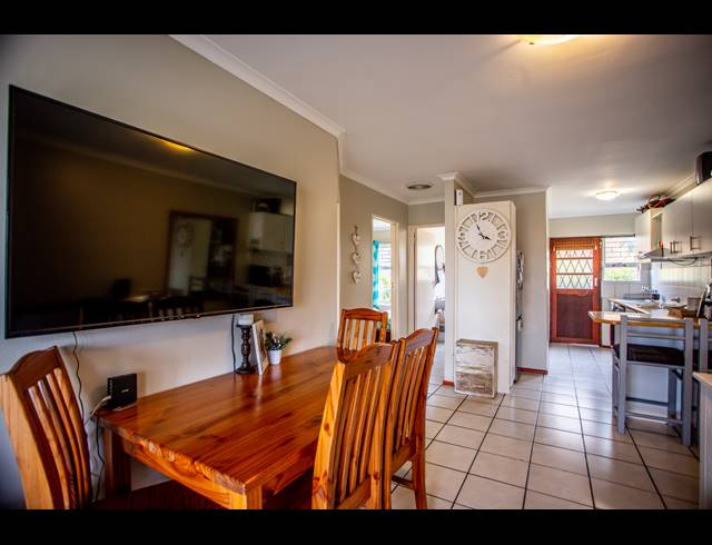 2 BEDROOM TOWNHOUSE RENTED IN OAKGLEN